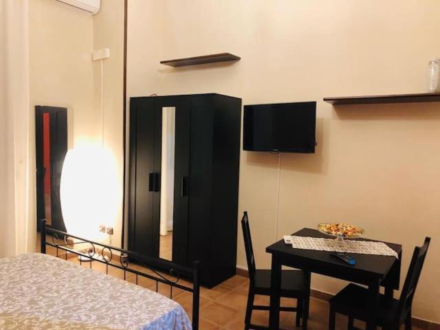 Hotel Roy Nel Cuore Di Napoli Exterior foto