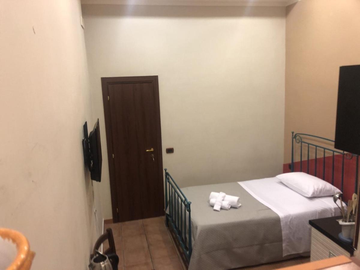 Hotel Roy Nel Cuore Di Napoli Exterior foto