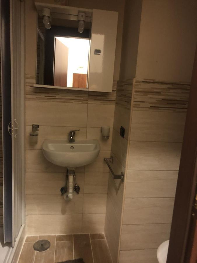 Hotel Roy Nel Cuore Di Napoli Exterior foto