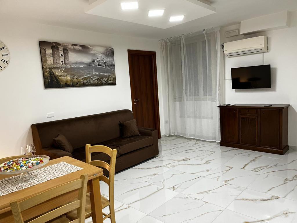 Hotel Roy Nel Cuore Di Napoli Exterior foto