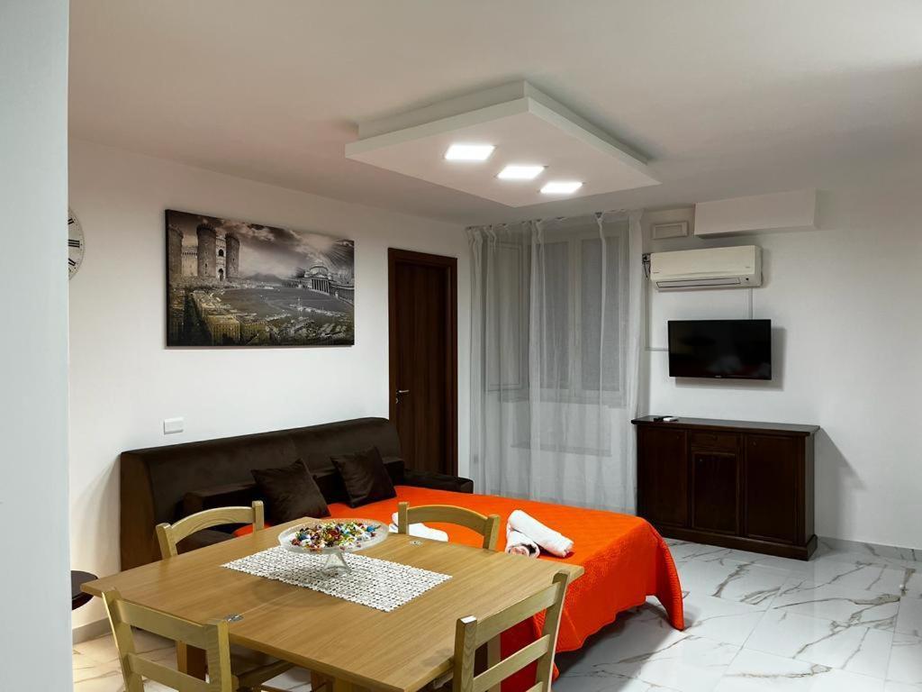 Hotel Roy Nel Cuore Di Napoli Exterior foto